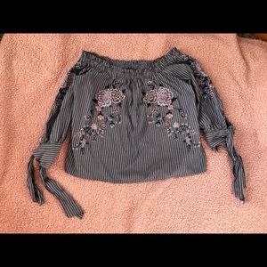 AEO OFF THE SHOULDER TOP